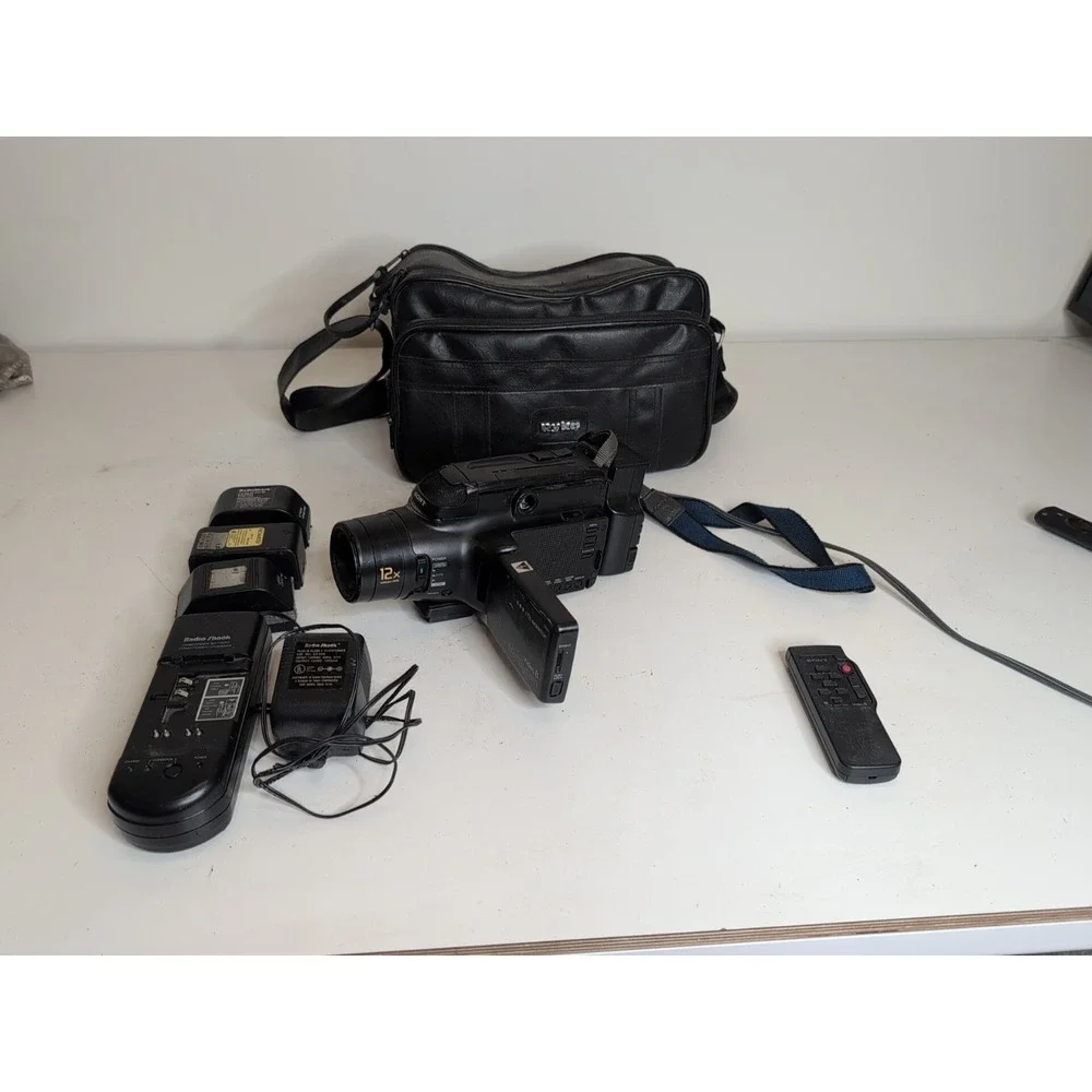 Sony Handycam Video 8 Camcorder With Accessories CCD-FX730V + Bag And Remote